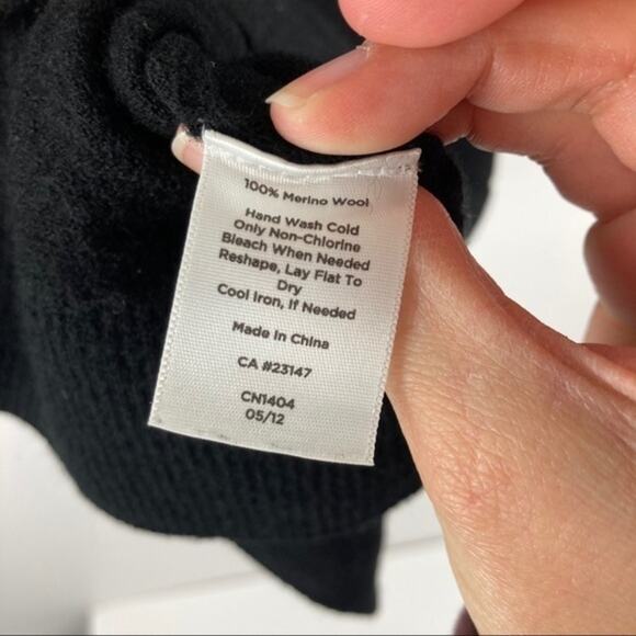 Talbots Black 100% Merino Wool Cardigan Sz SP Casual Minimalist - Picture 5 of 6